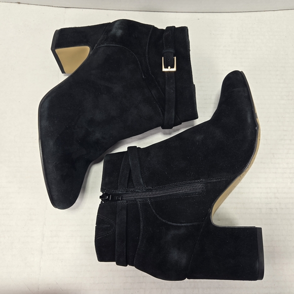 Bella Vita Arlette Black Suede Chelsea Ankle Booties Block Heel Boots Size 8.5 - Picture 5 of 15